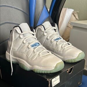 Nike Air Jordan 11 Retro BG size 6Y